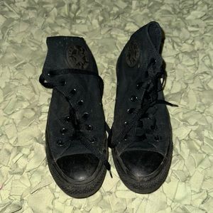 All black canvas converse